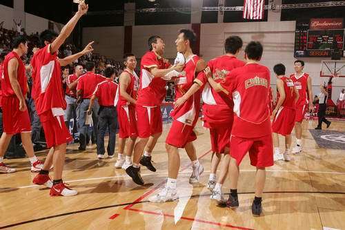 07年NBA夏季联赛易建联帮助中国男篮绝杀骑士