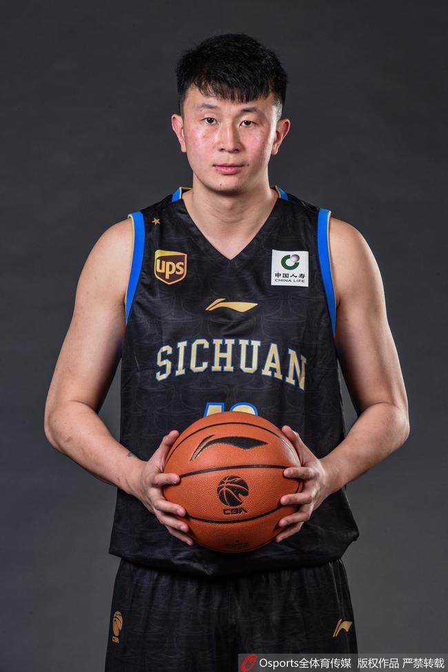 爆左朕年将试训NBA多队 两队对其展现浓厚兴趣