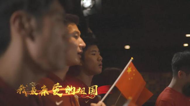 上港球员唱响"我和我的祖国"