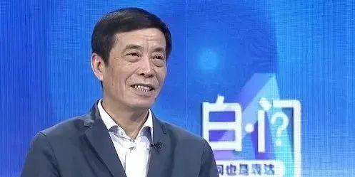 足协主席陈戌源接受白岩松采访